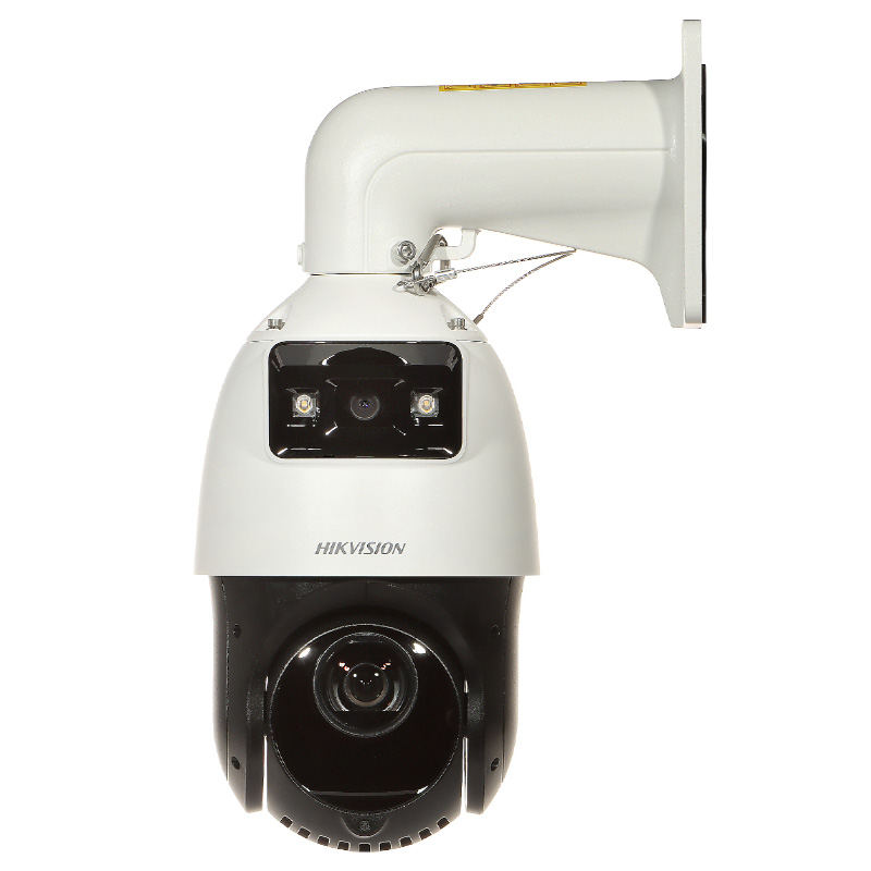 دوربین مداربسته هایک ویژن DS-2SE4C225MWG-E(12F0) به دیوار نصب شده است